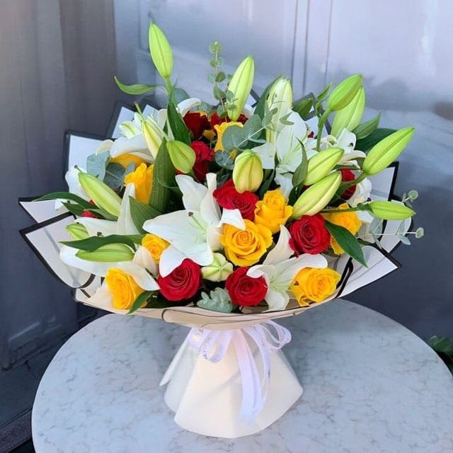 Roses and lilies bouquet