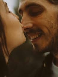 The Kiss on the Nose – Playfulness and Sweetness A nose kiss is light-hearted and endearing — a playful way to say “you’re adorable.” It often appears in romantic relationships that are comfortable and full of laughter.