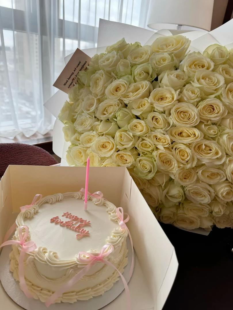 Send 100 roses with a 10 inches cake in Lagos. Same-day 30–120 mins delivery from Prestige Flowersshop. Perfect for romantic and special celebrations. 100 Roses & 10 Inches Cake Delivery in Lagos